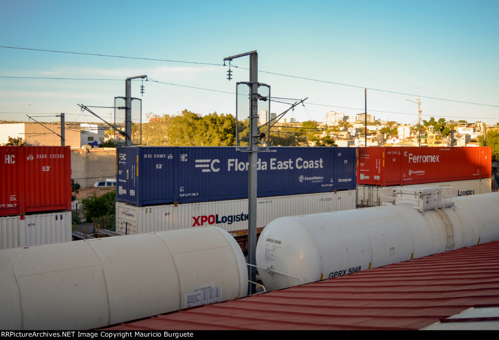 XFEU Container on a Ferromex intermodal train